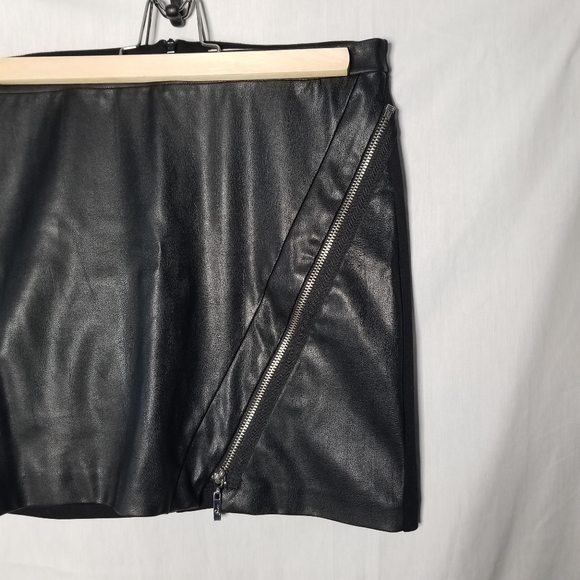 Guess Dresses & Skirts - GUESS black faux leather front zipper mini skirt 6